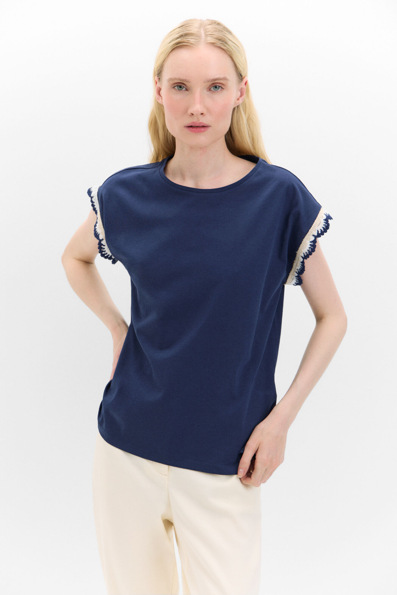 Camiseta con detalle crochet en manga Tops y camisetas de mujer Cortefiel