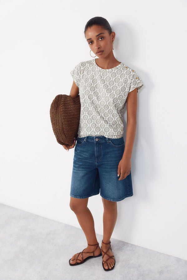 Cortefiel Basic t-shirt with gold buttons Printed brown