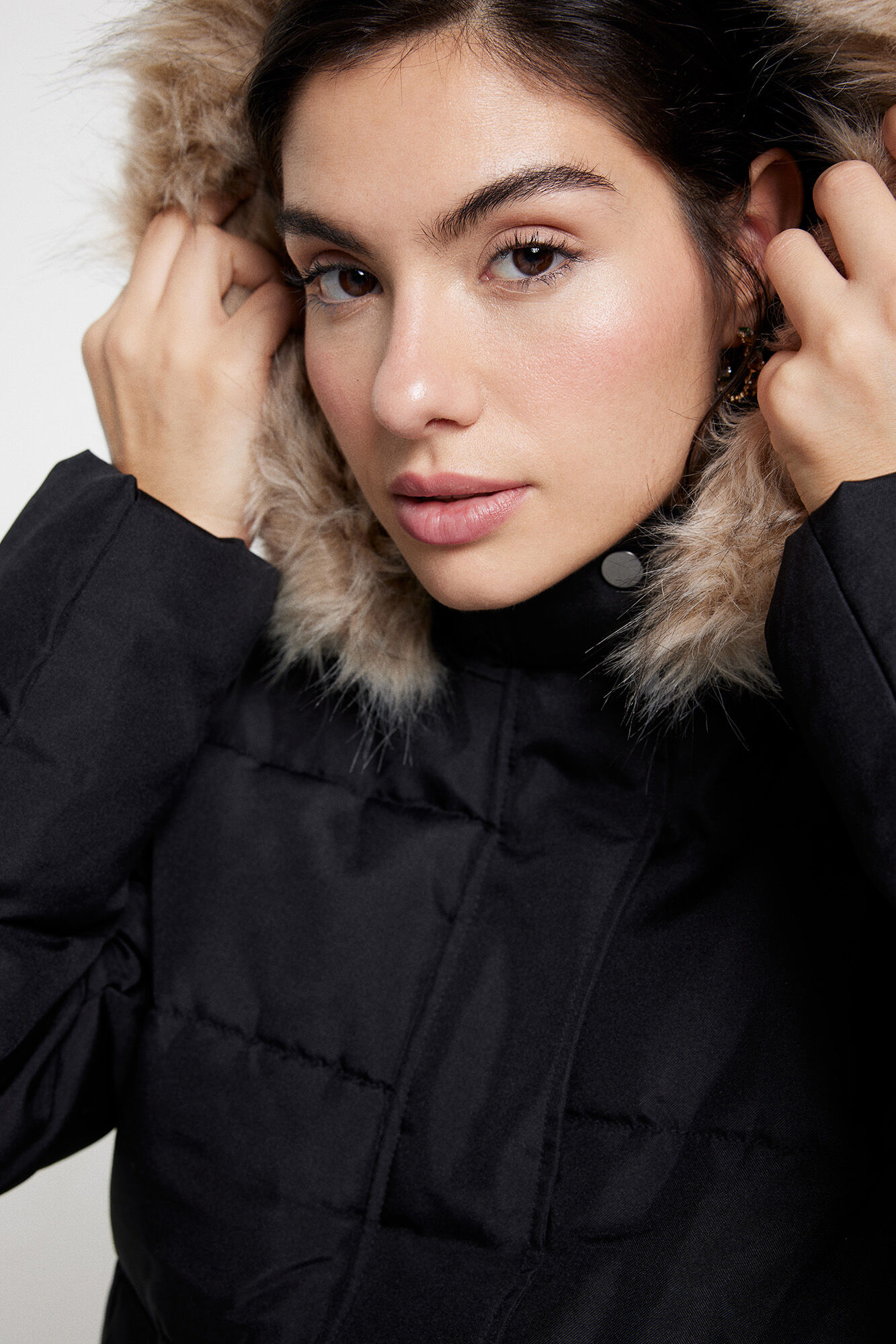 Parka preta com capuz sale