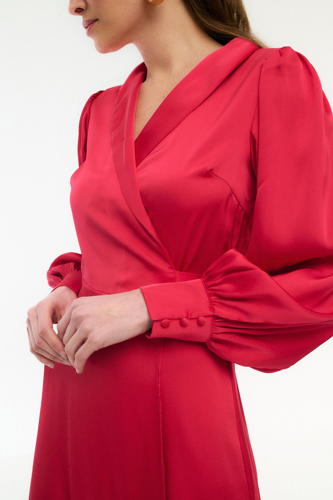 Vila Vestido midi envolvente em cetim