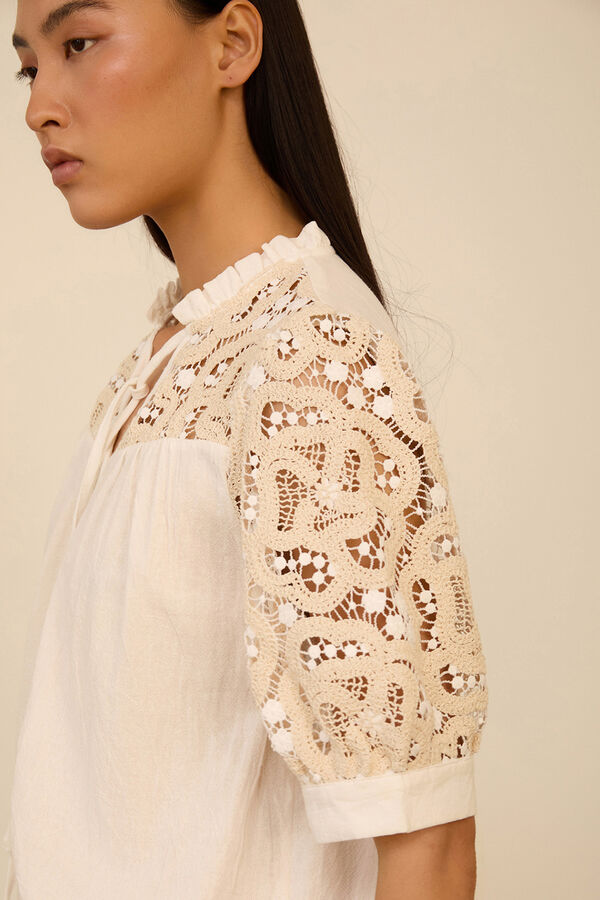 Meisie Crochet blouse Printed white