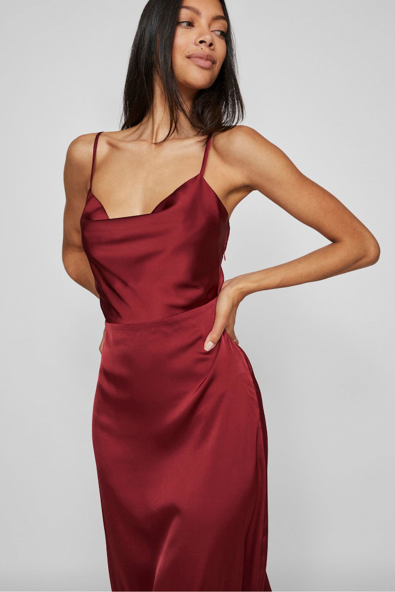 Vila Vestido comprido acetinado com decote drapeado