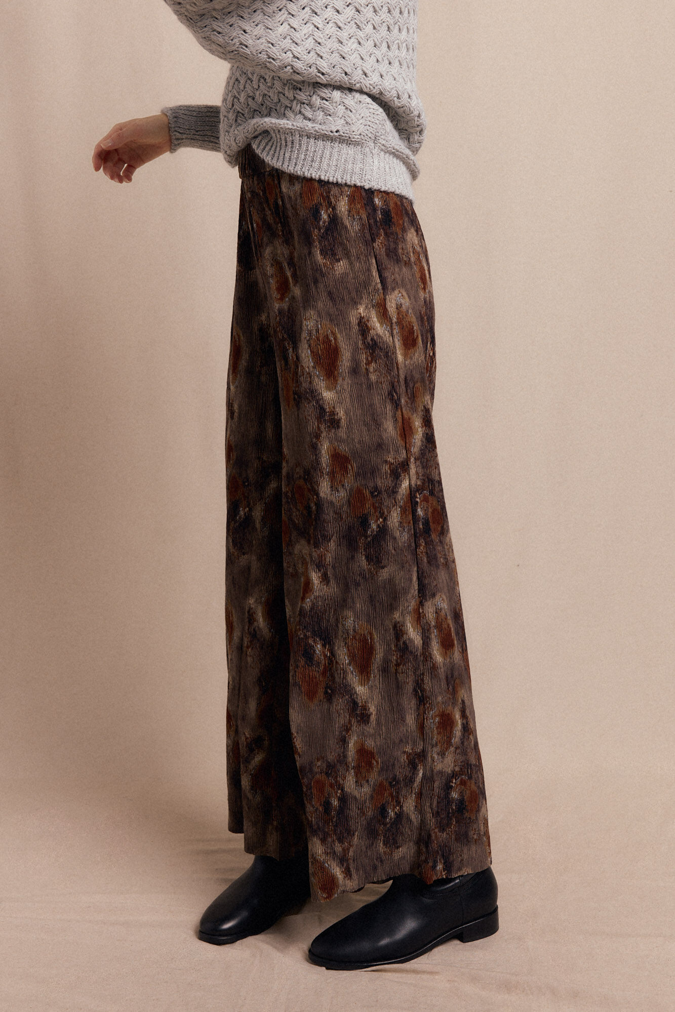 Slowlove Cal&ccedil;as estampado plissadas.