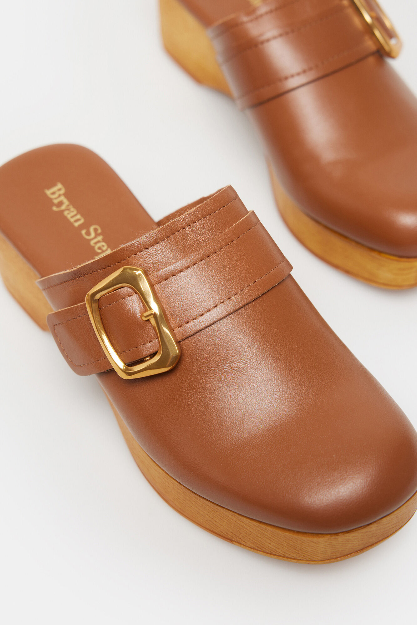 Bryan Stepwise Tamanco de pele Lola