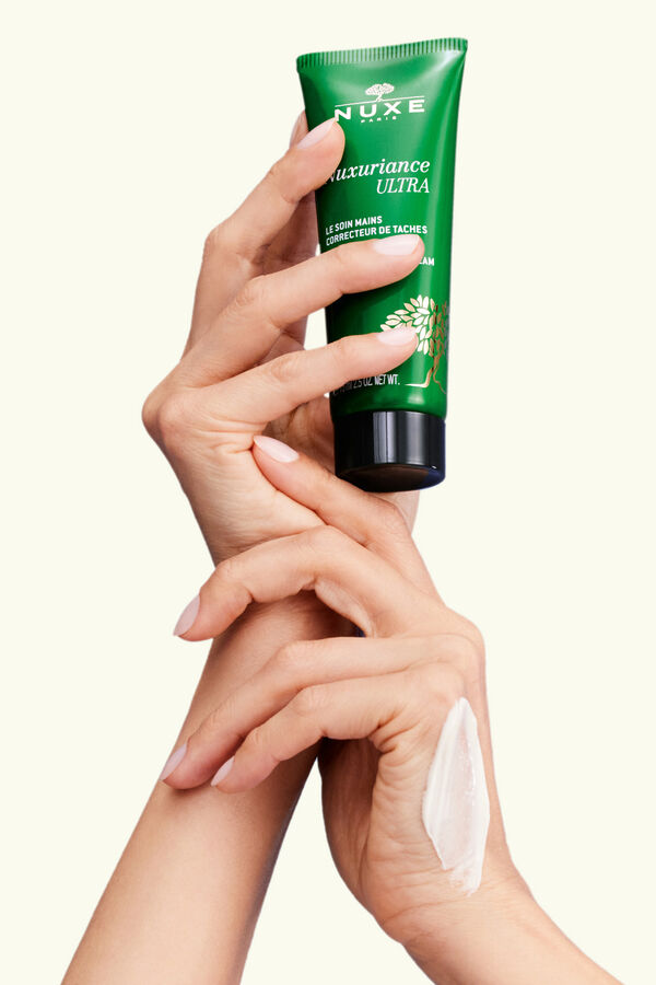 Cortefiel Nuxuriance Ultra Dark Spot Correcting Hand Cream Green