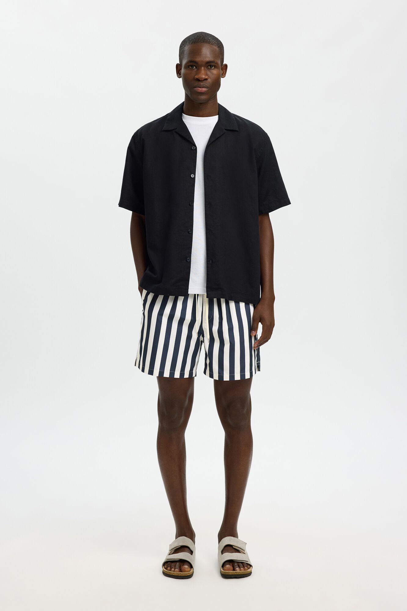 Selected Ba&ntilde;ador tipo bermuda