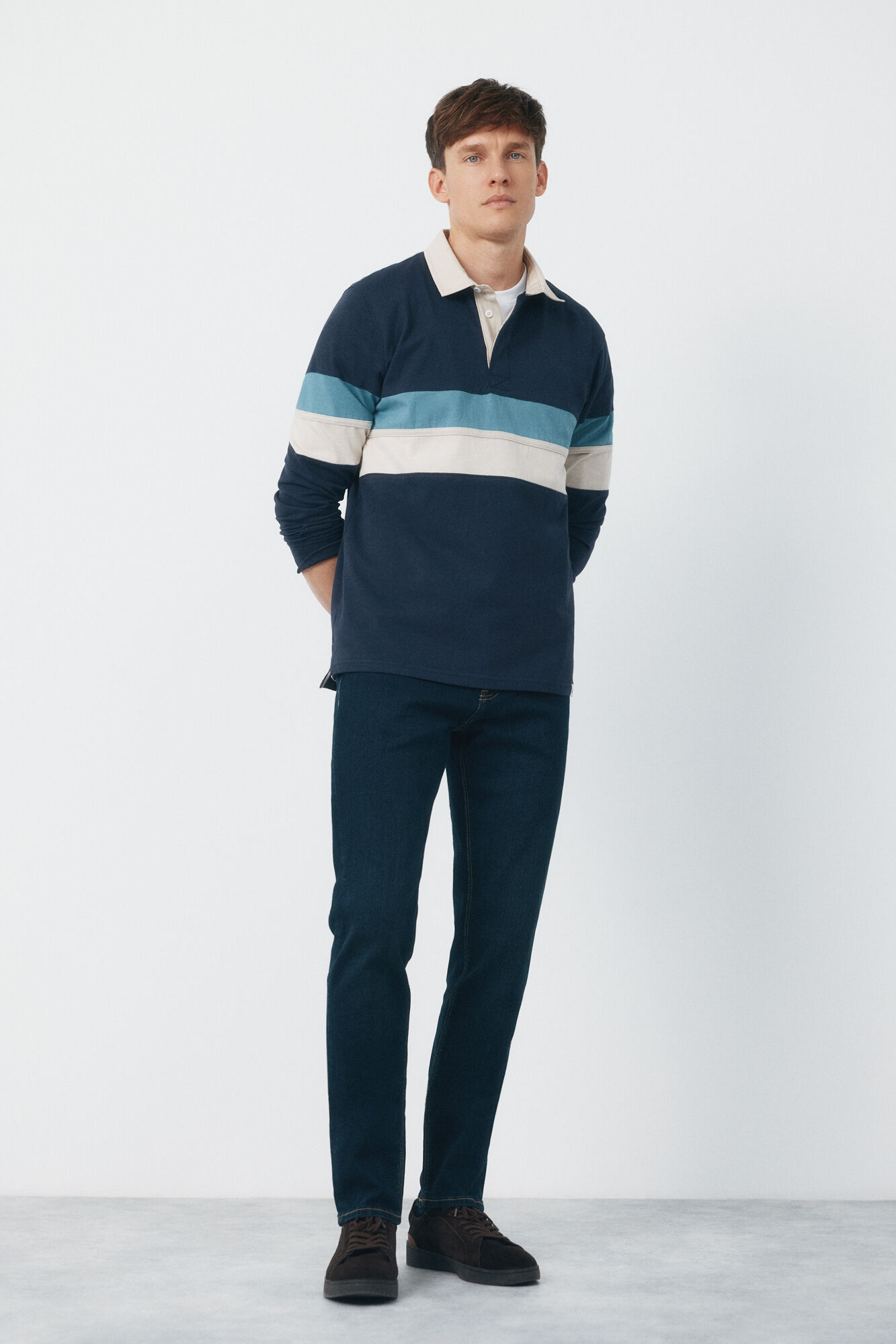 Cortefiel <br>-Regular fit<br>-Single jersey fabric<br>-Contrasting white neck, contrasting colour blocks and button placket<br>-By buying our cotton products, you're supporting our investment in the Better Cotton initiative. This product has been sourced using a ma