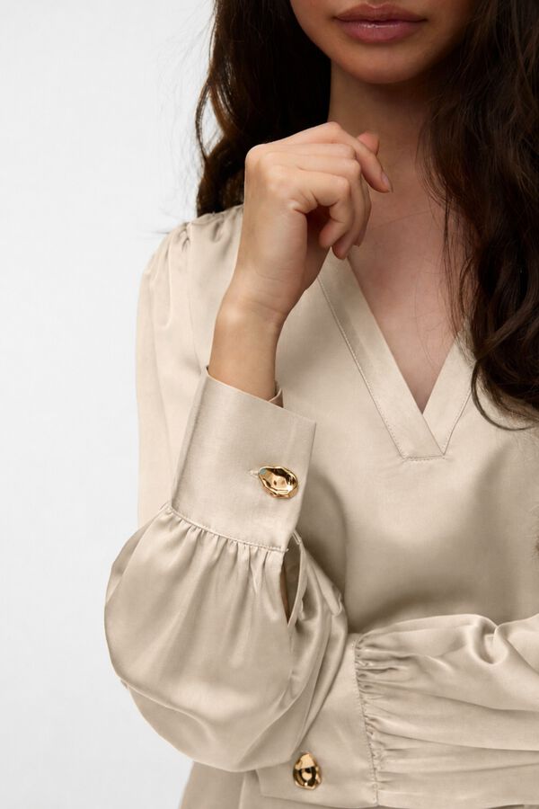 Vero Moda Blusa acetinada com bot&otilde;es dourados Tostado