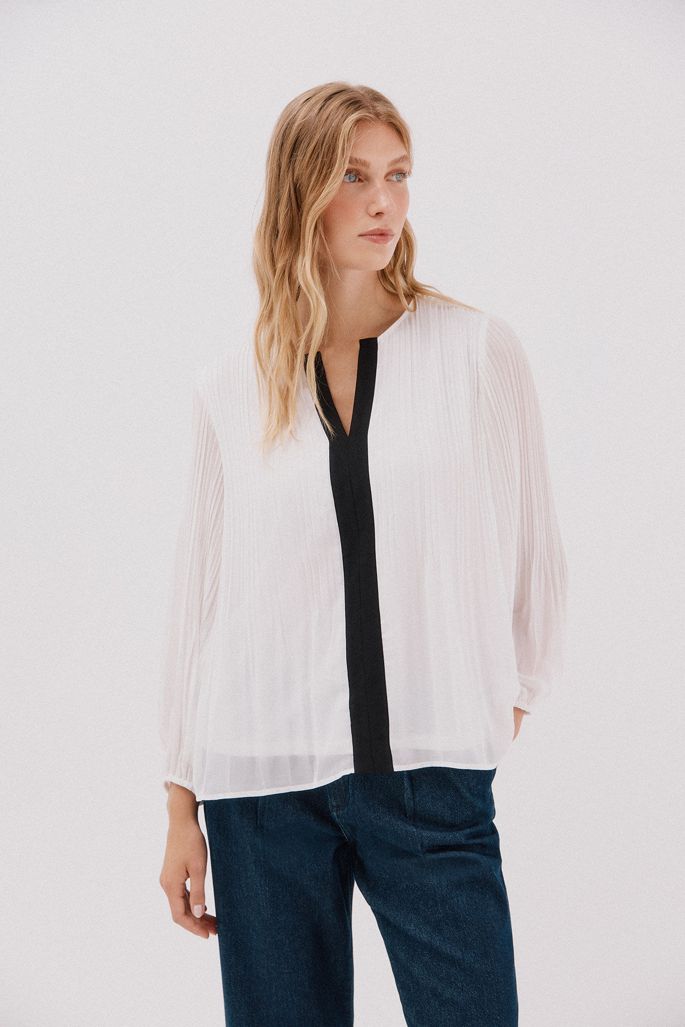 Cortefiel Contrast pleated blouse