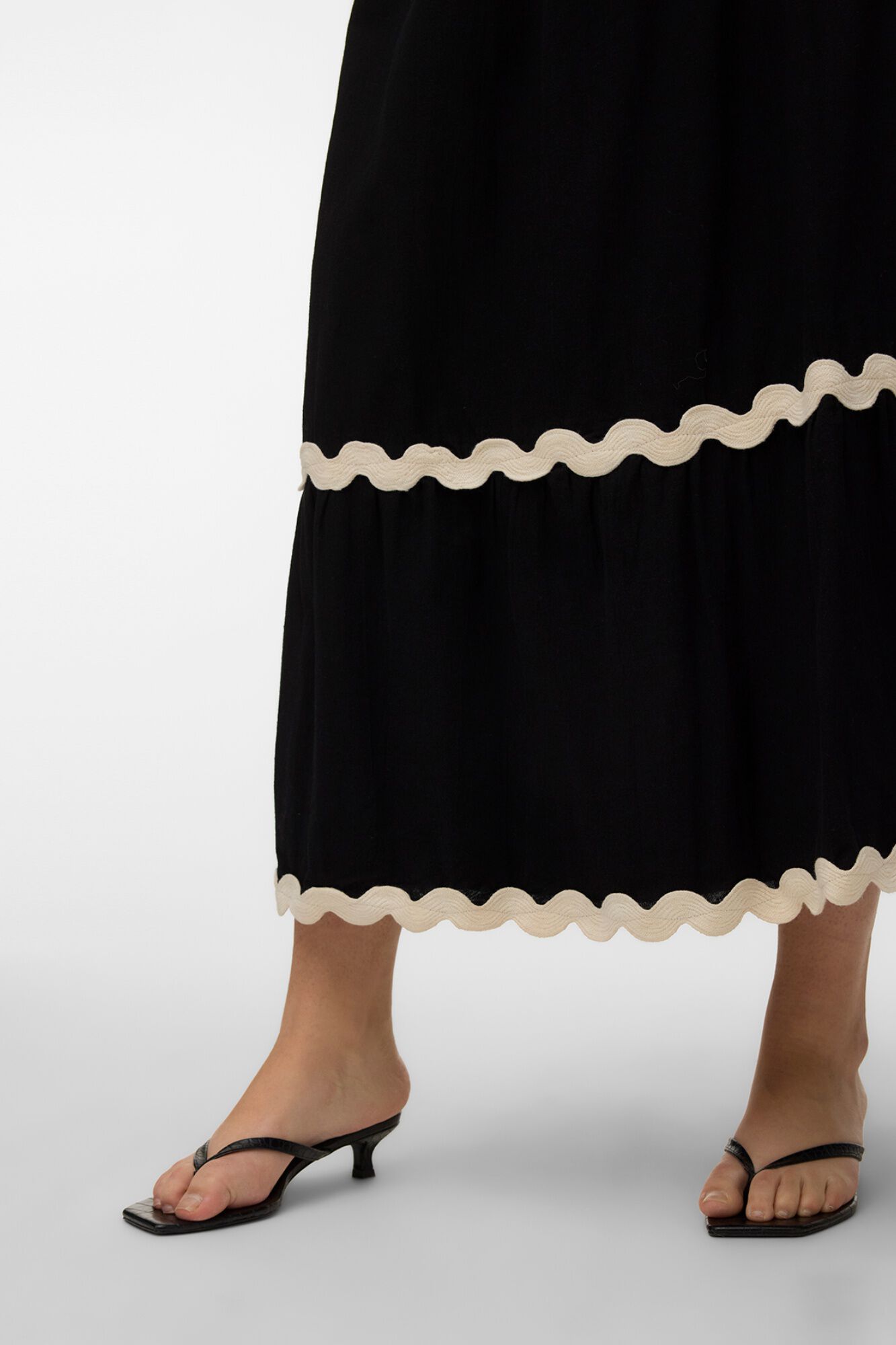 Vero Moda Curve Falda midi detalles bordados talla grande