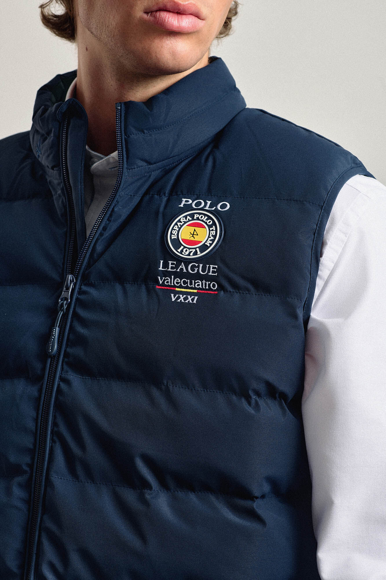 Valecuatro Chaleco acolchado azul marino modelo Escudo Espa&ntilde;a