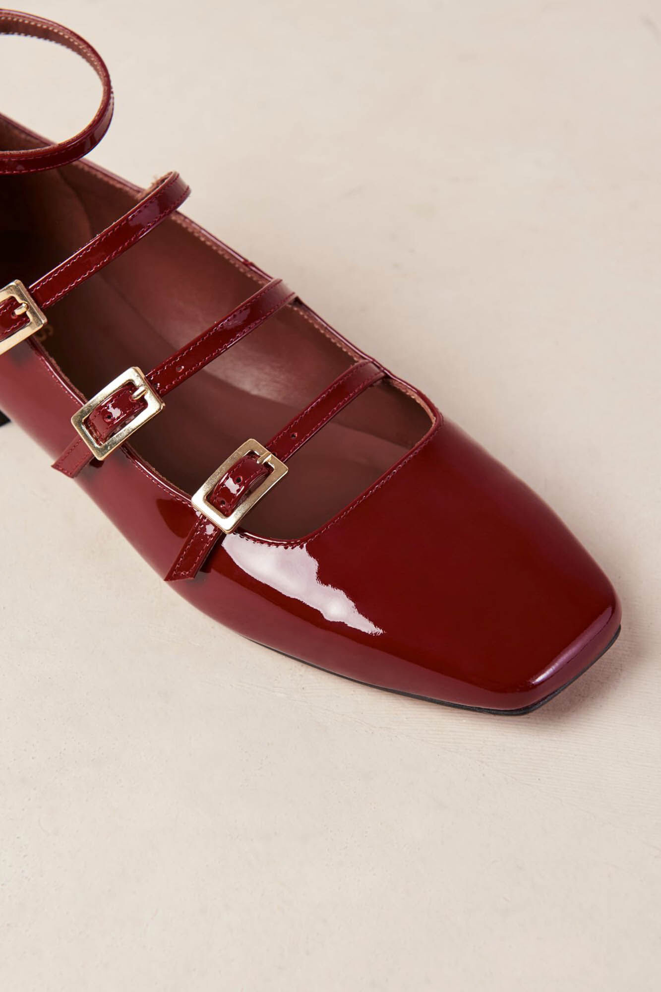 Maroon on sale flat shoes