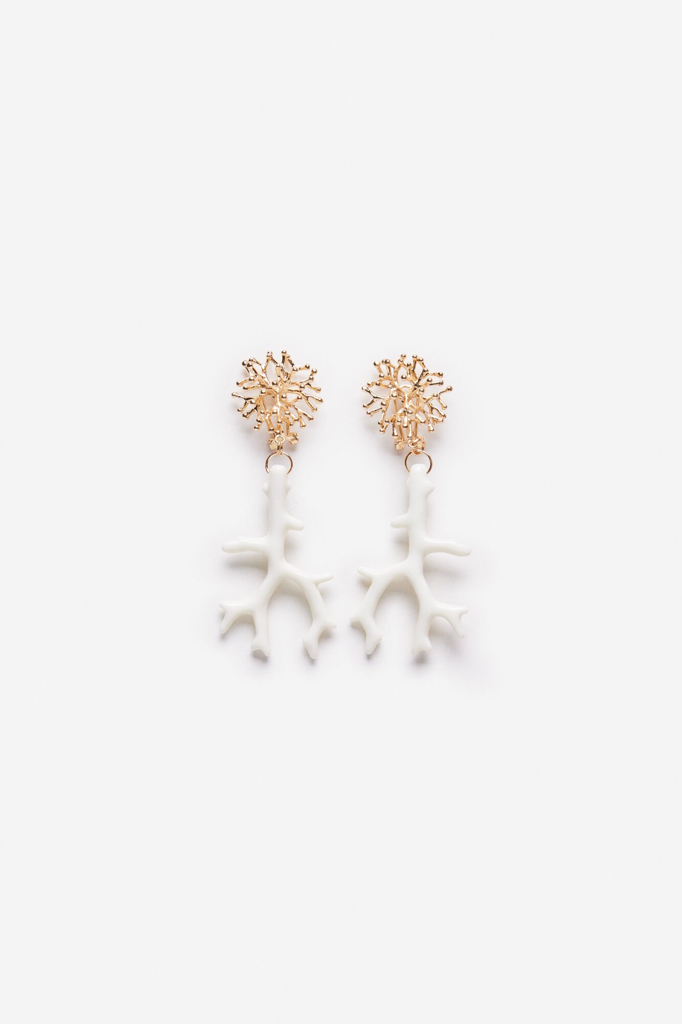Cortefiel Coral resin earring