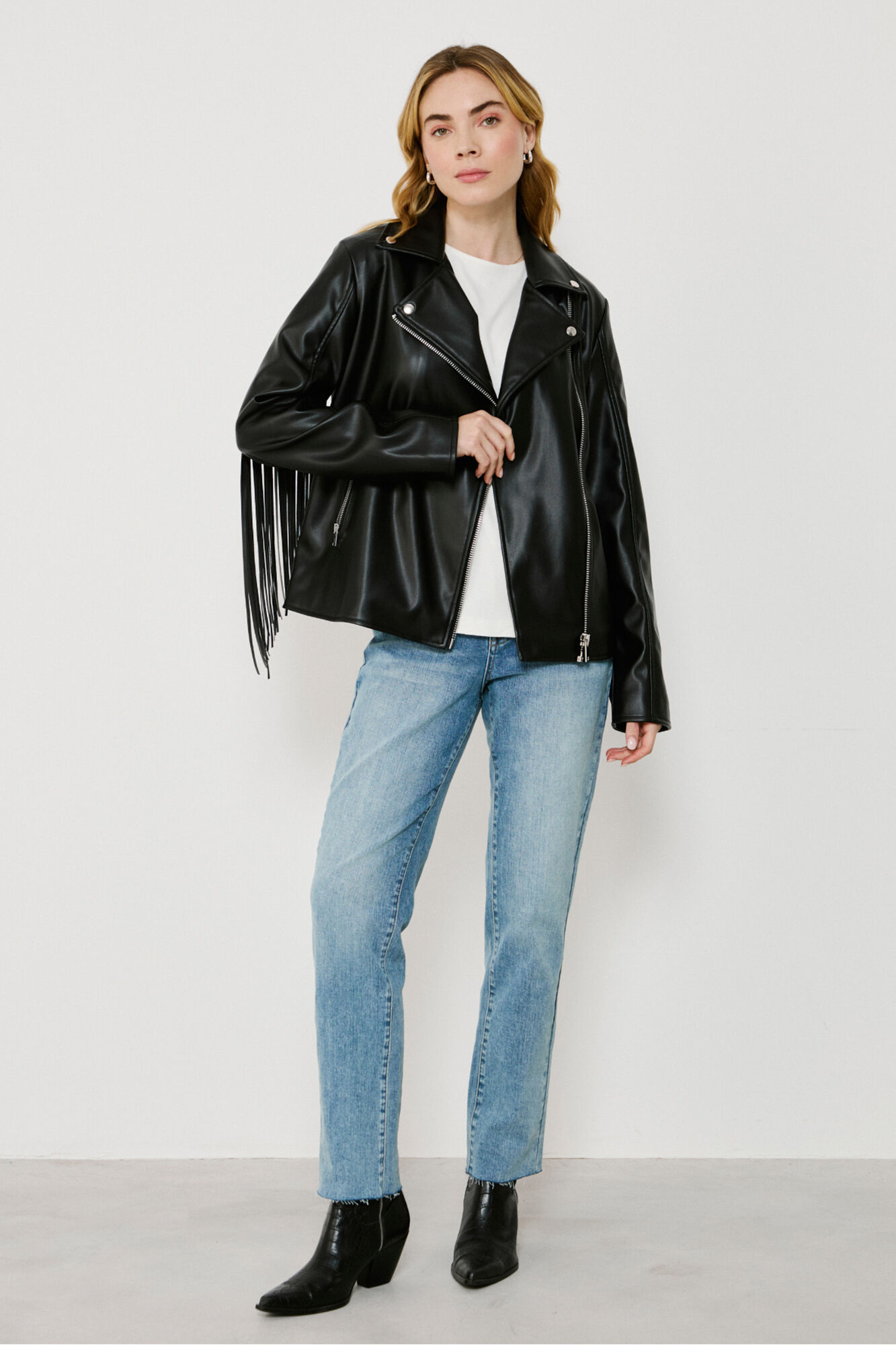 Vila Blus&atilde;o de motociclista de couro sint&eacute;tico com franjas