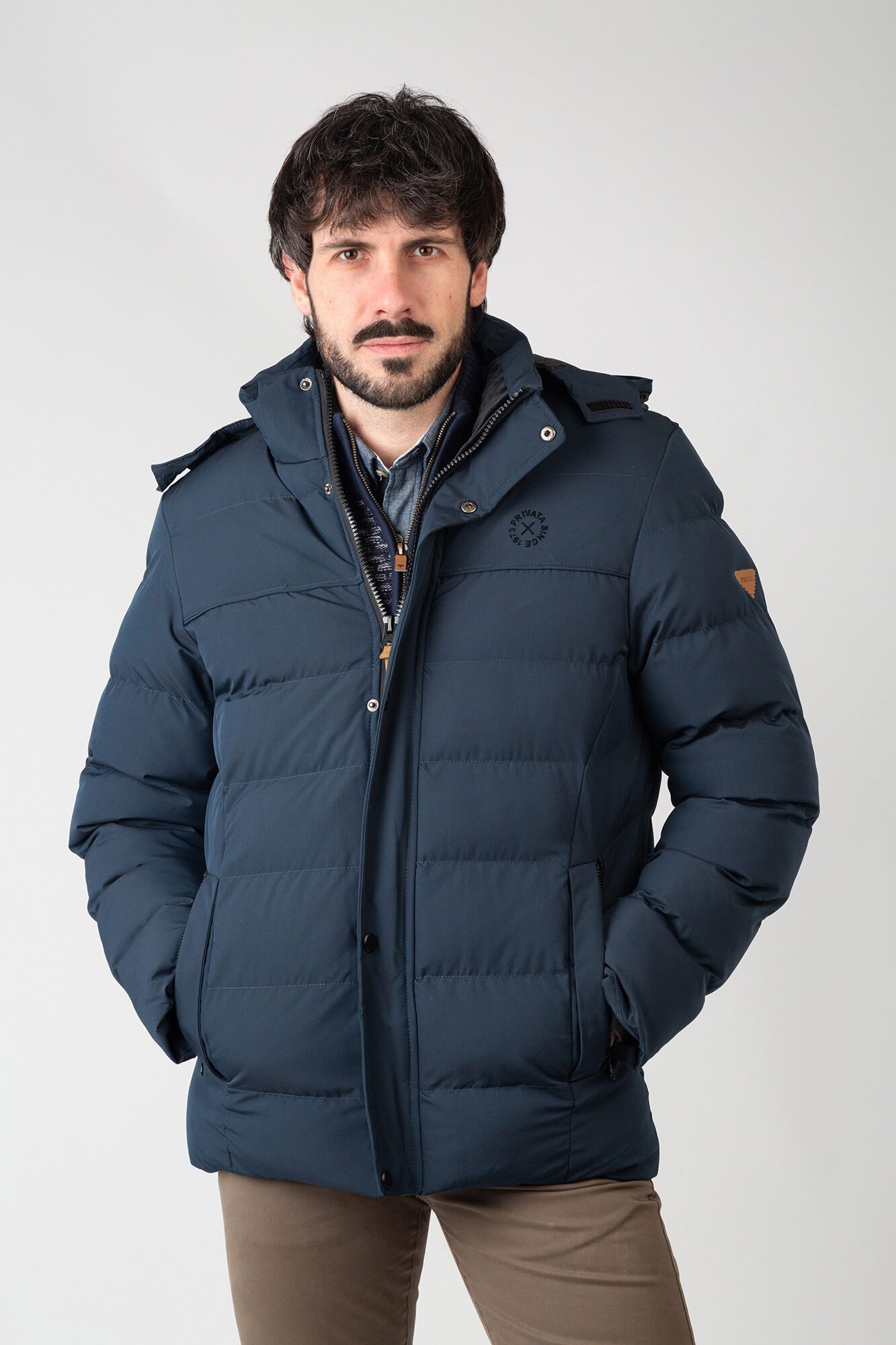 Chaqueta alcolchada con capucha Abrigos de hombre Cortefiel