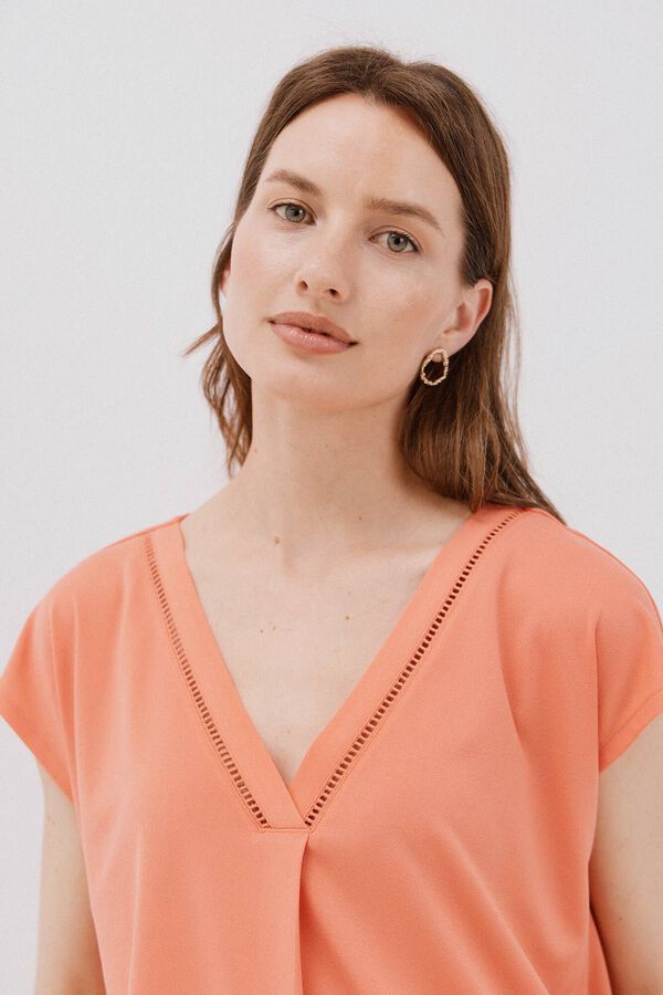 Cortefiel V -shirt with lace detail Coral