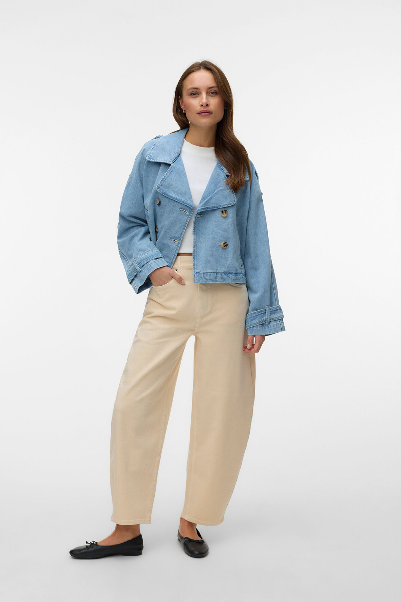 Vero Moda Blus&atilde;o denim gola de aba