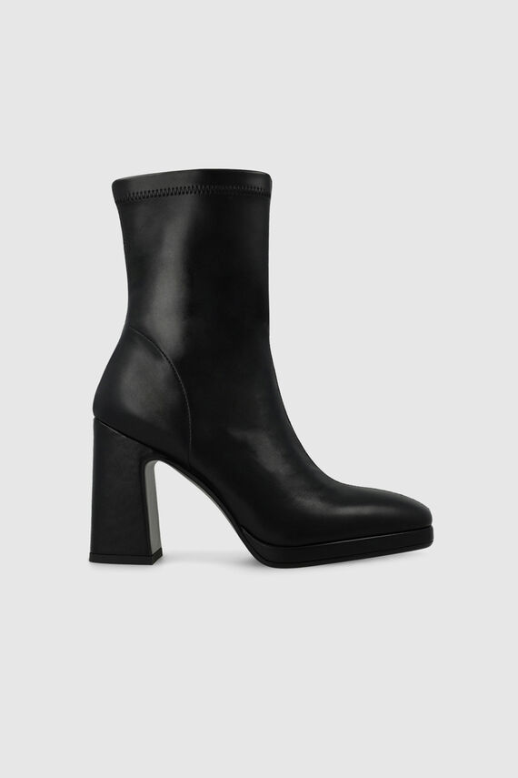 Botines en antelina con tacón