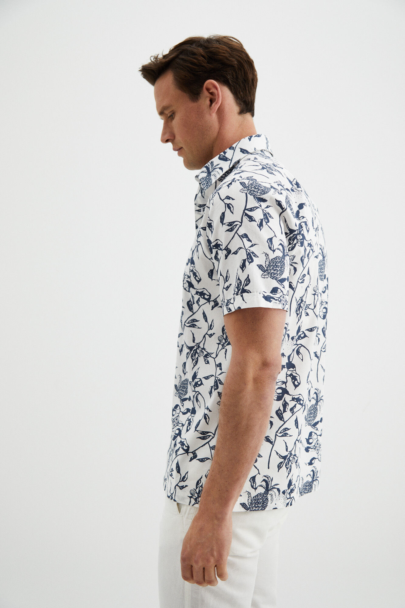 Camisa manga corta estampada hojas Camisas de hombre Cortefiel