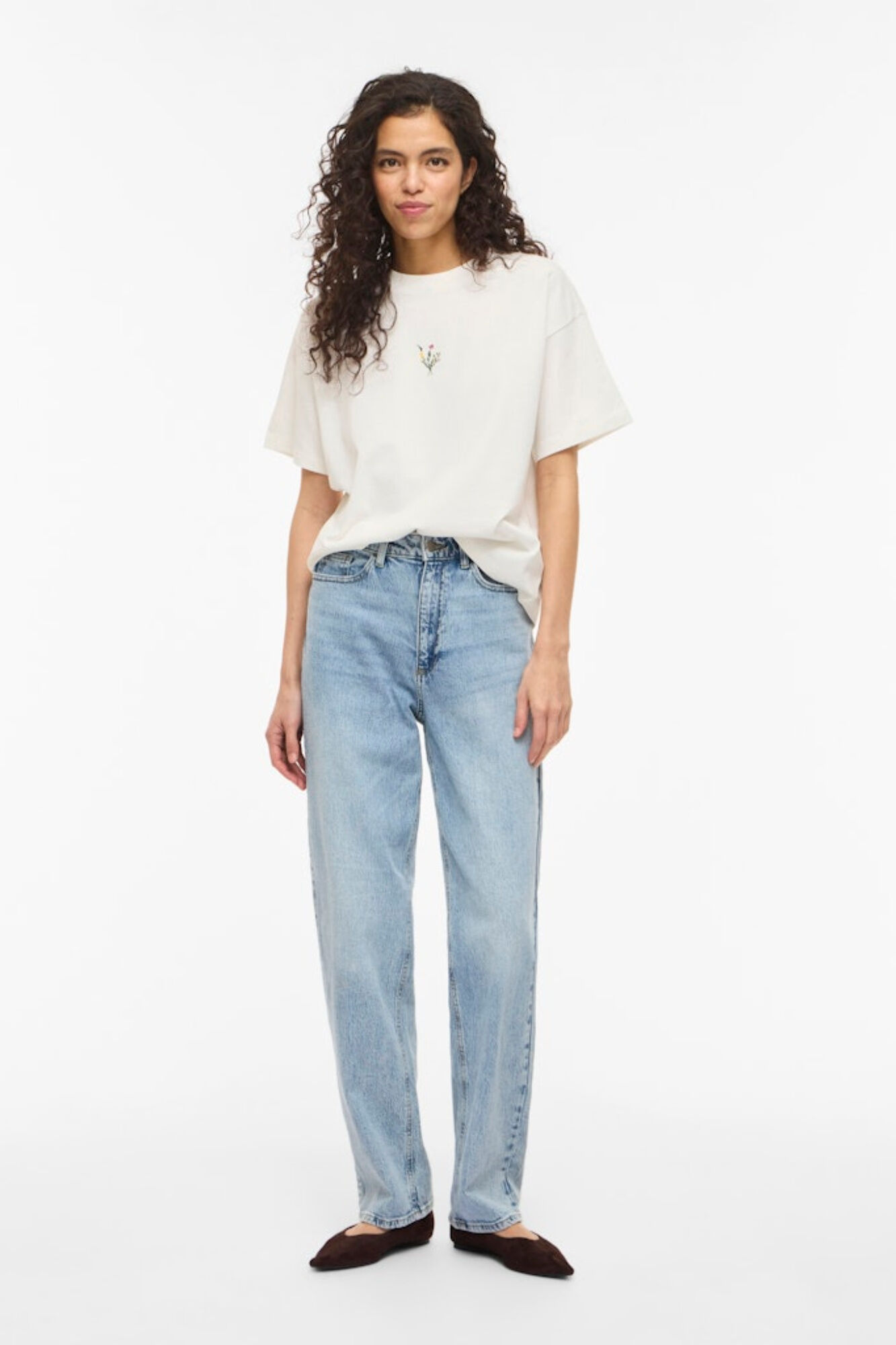 Vila T-shirt de manga curta em algod&atilde;o org&acirc;nico com bordados
