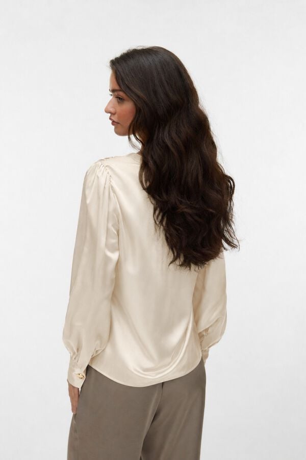 Vero Moda Blusa acetinada com bot&otilde;es dourados Tostado