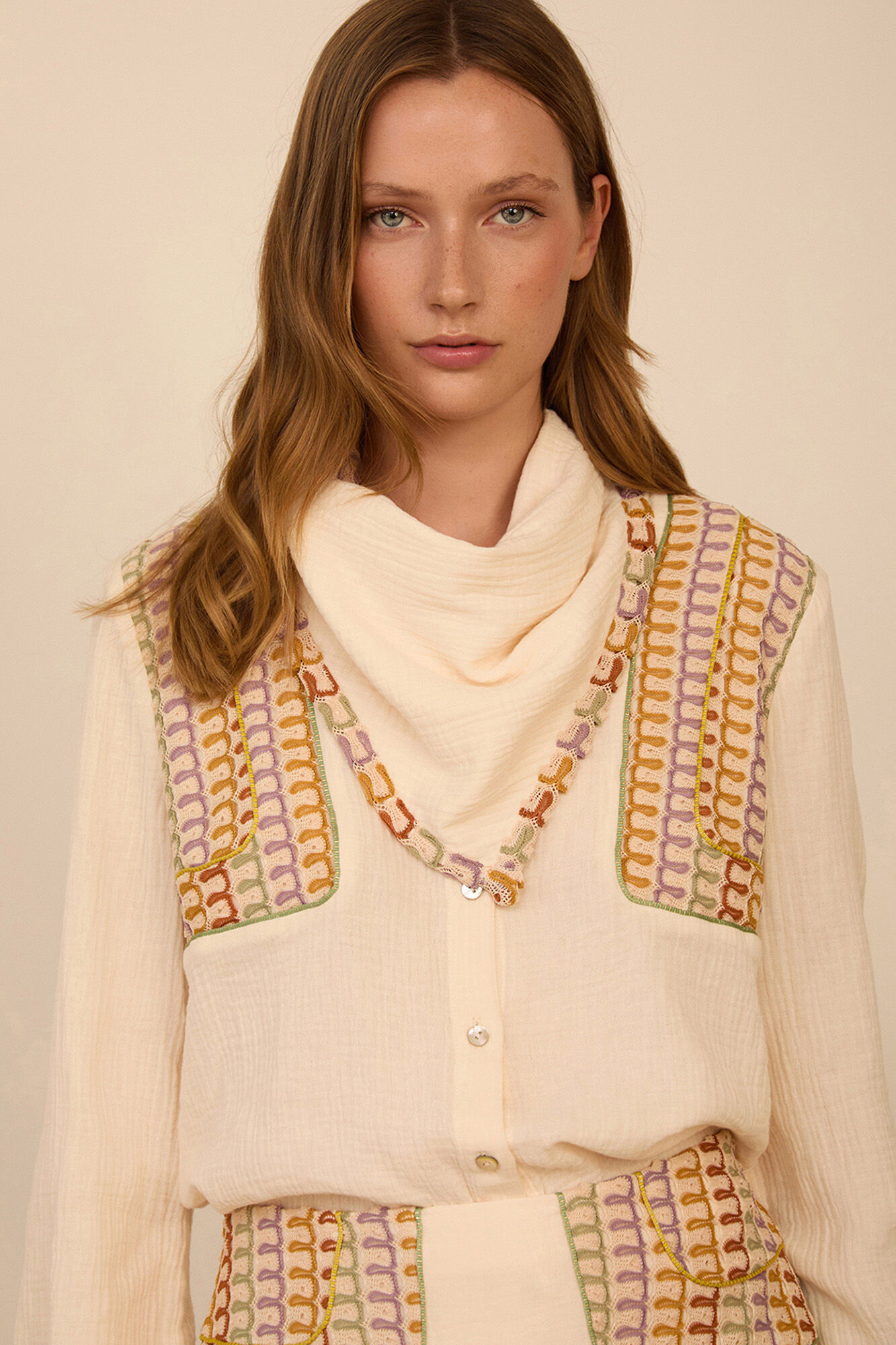 Meisie Blusa bimaterial com len&ccedil;o