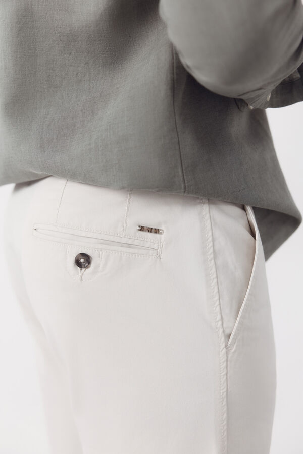 Cortefiel Chino Bermuda shorts Ivory