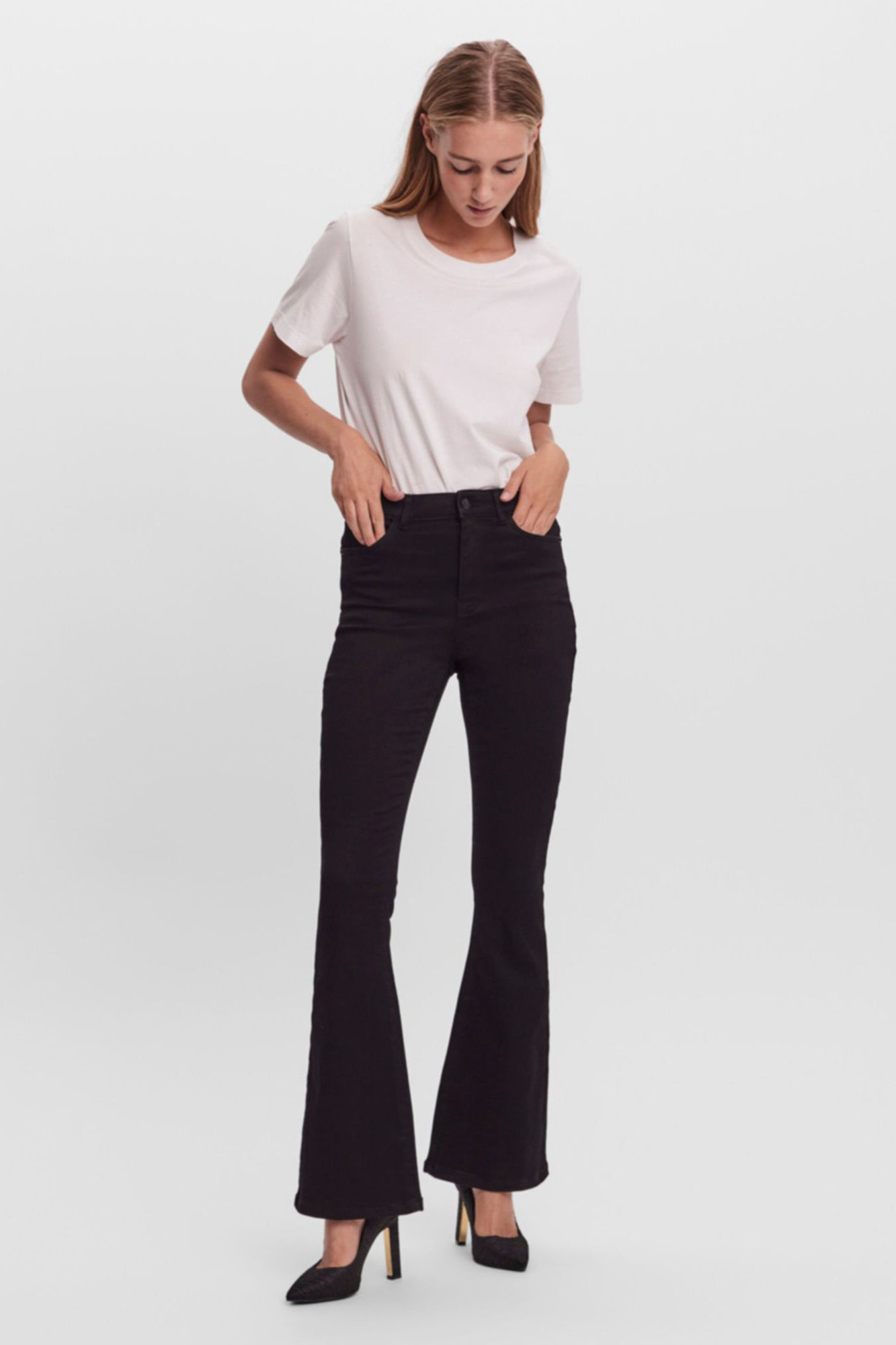 Pantalones vaqueros tipo campana de mujer | Nueva Colección | Cortefiel