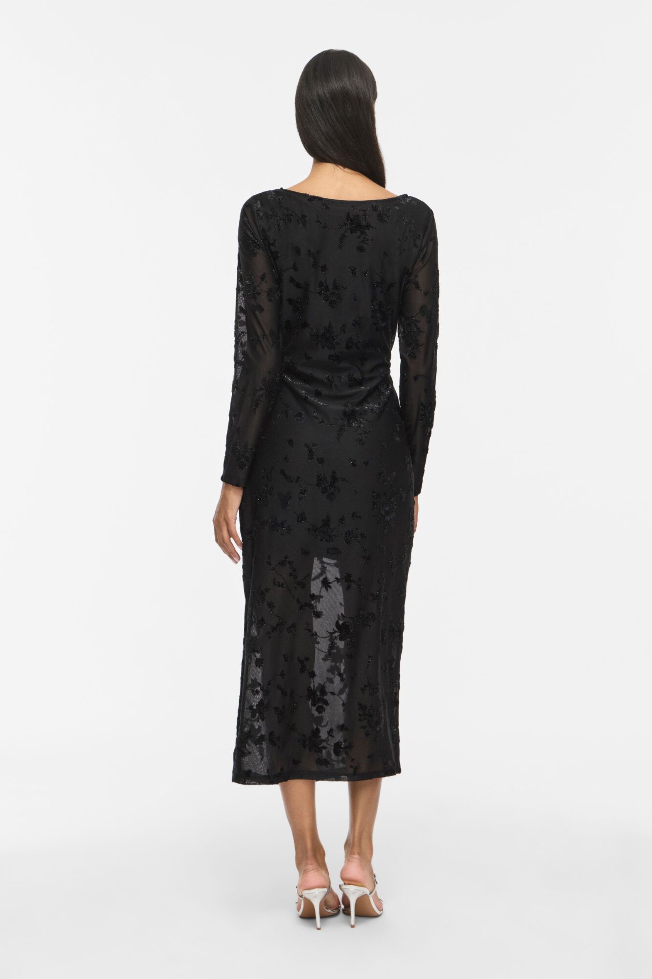 Vila Vestido midi preto com bordado floral