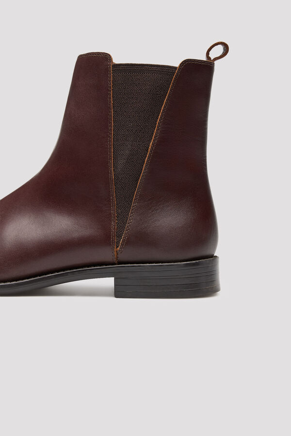 Cortefiel Leather elasticated ankle boot Maroon