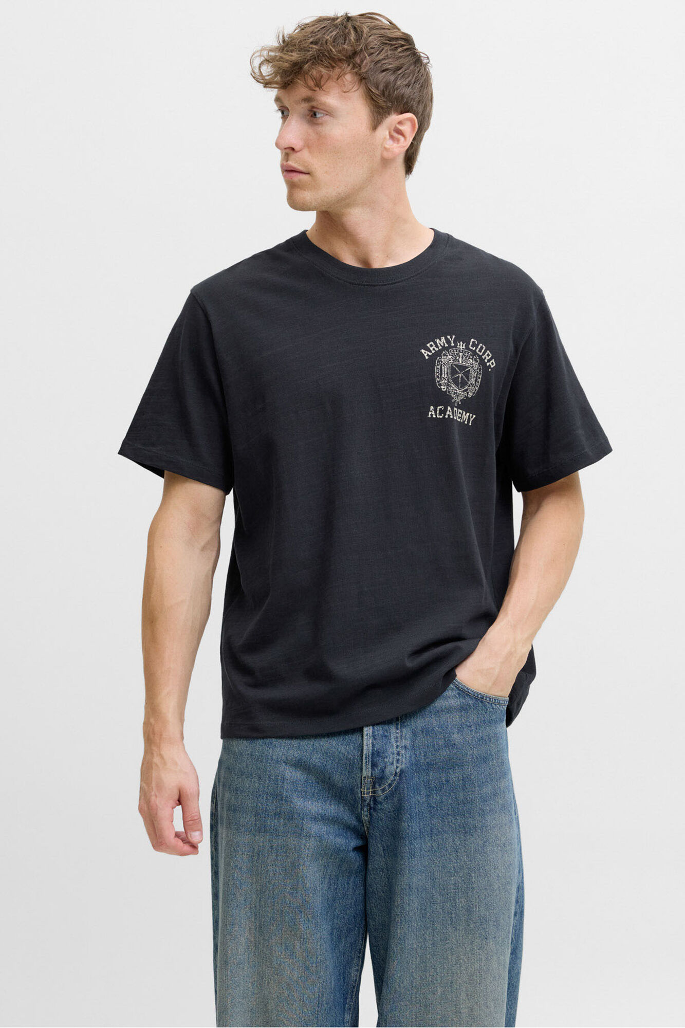 Jack & Jones T-shirt b&aacute;sica com estampado frontal