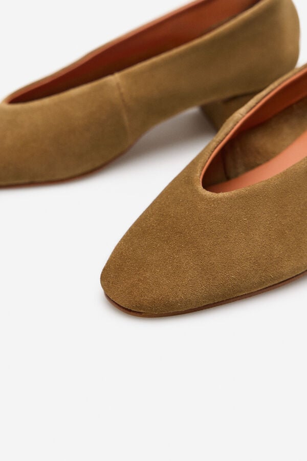 Cortefiel leather ballerina shoe with heel Nude