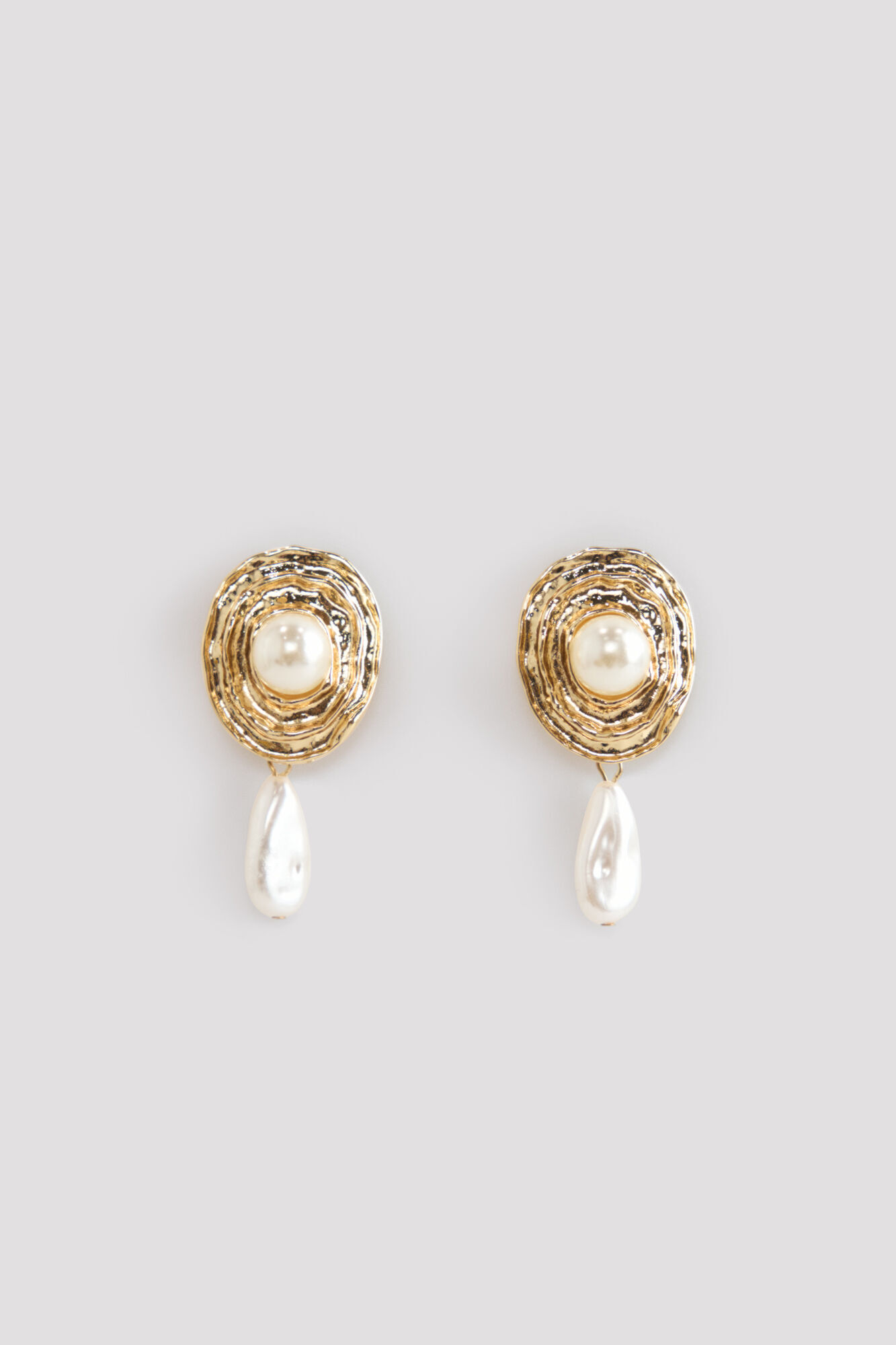 Cortefiel Pearl earrings