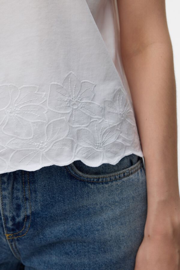 Vero Moda T-shirt b&aacute;sica com detalhe estampado na parte de baixo Branco