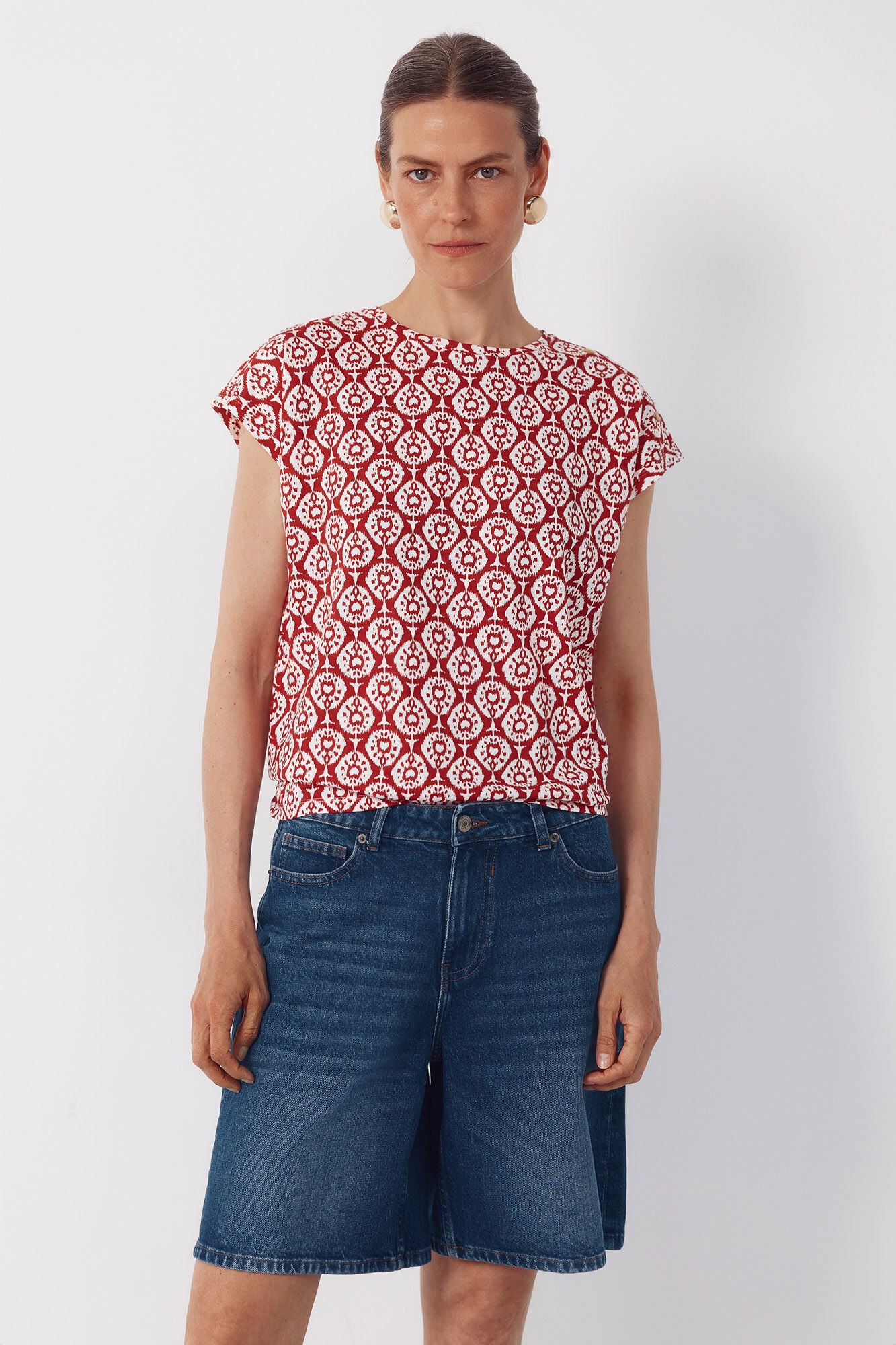 Cortefiel Basic t-shirt with gold buttons