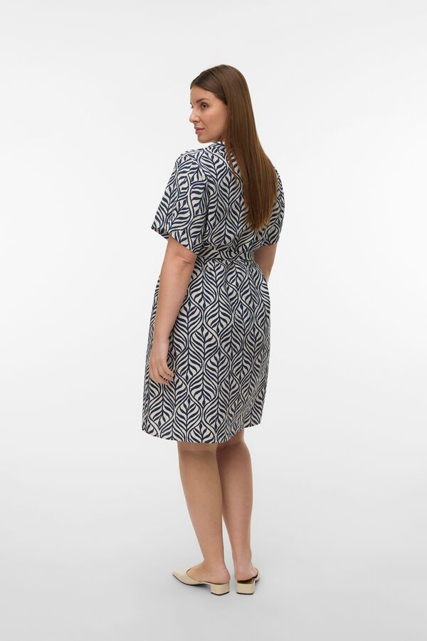 Vero Moda Curve Vestido curto estampado de manga curta tamanho grande Cinzento