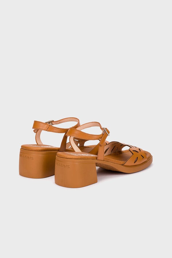 Wonders Sand&aacute;lias Moai01 Castanho