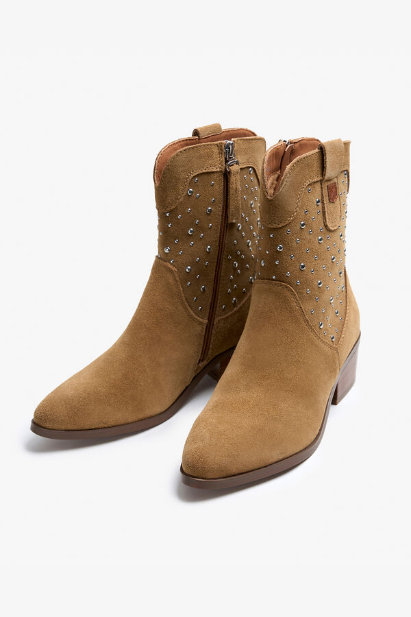 Popa Bota Botim com tachas feminina Castanho