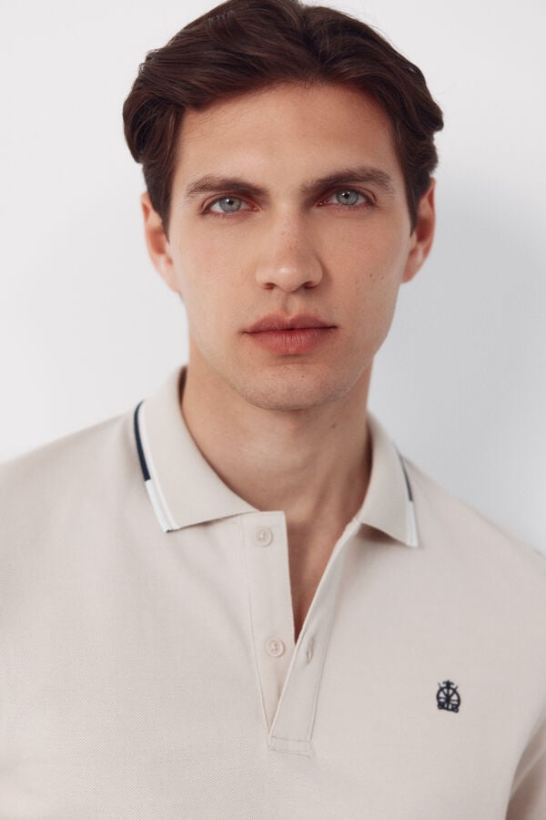 Cortefiel Polo con tips Beige
