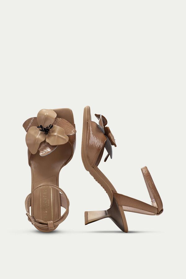 Cortefiel DANIELLE heeled flower embellishment sandal Beige
