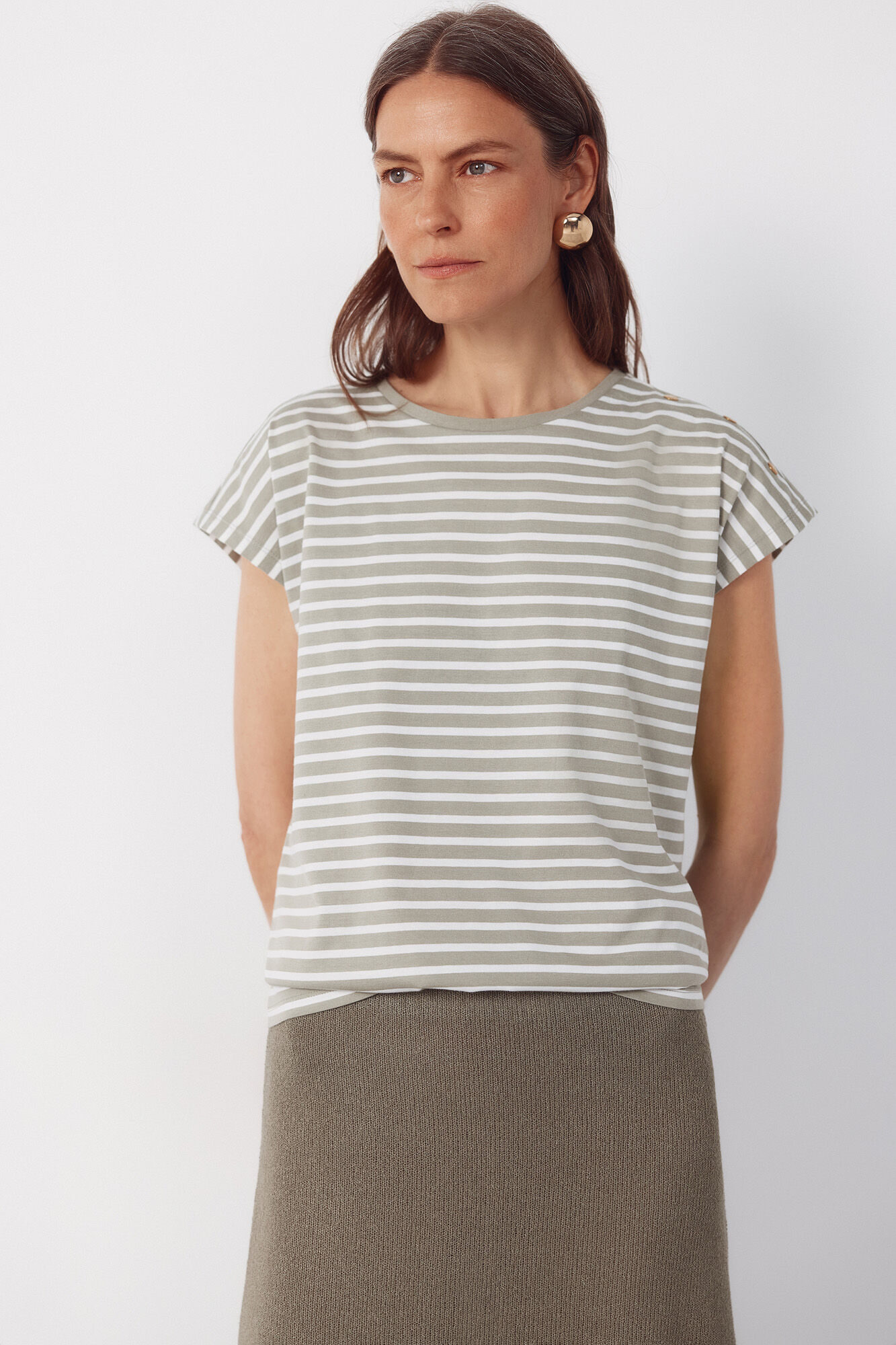 Cortefiel Basic t-shirt with gold buttons