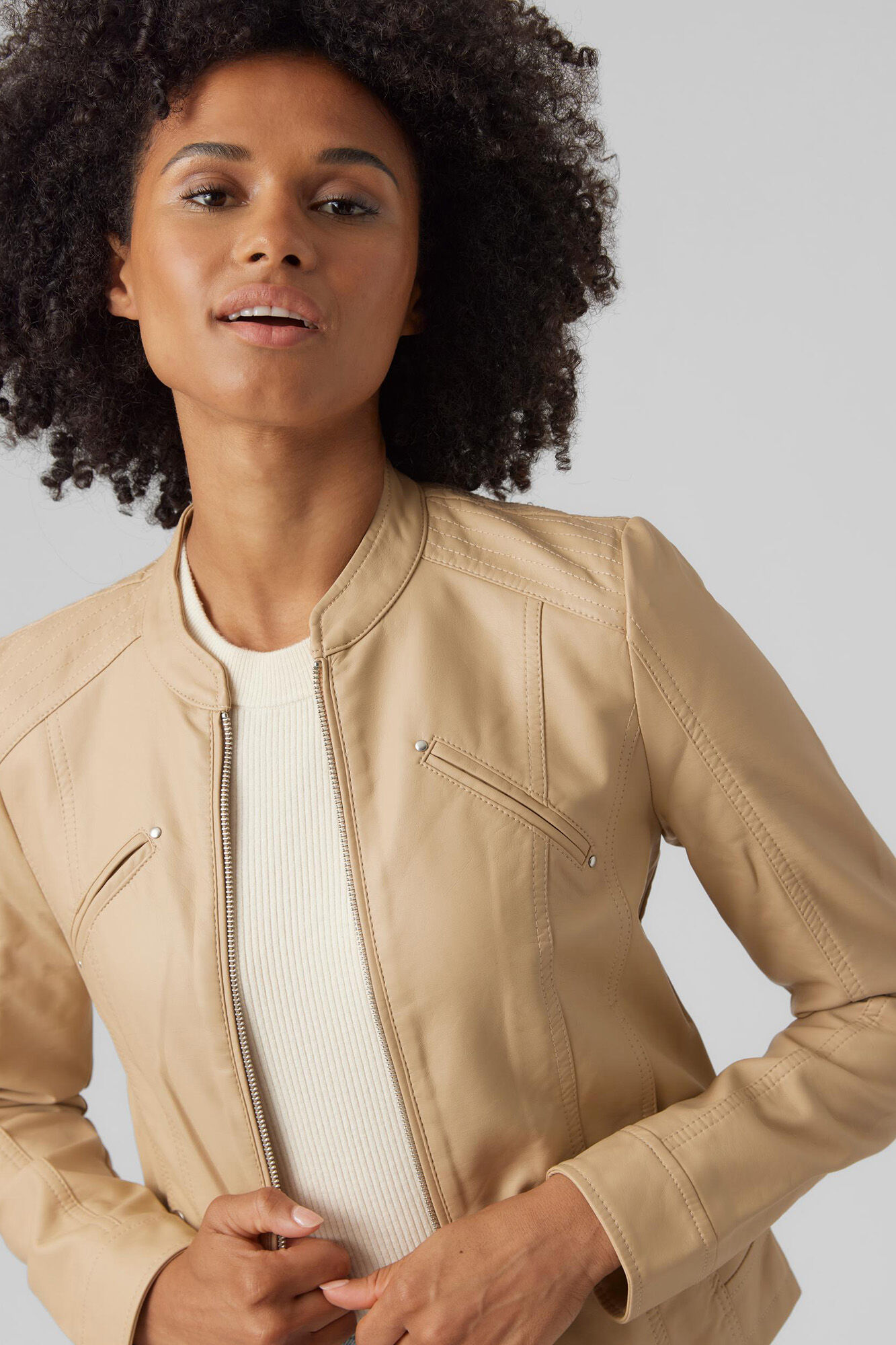 Vero Moda Blus&atilde;o efeito pele gola Perkins