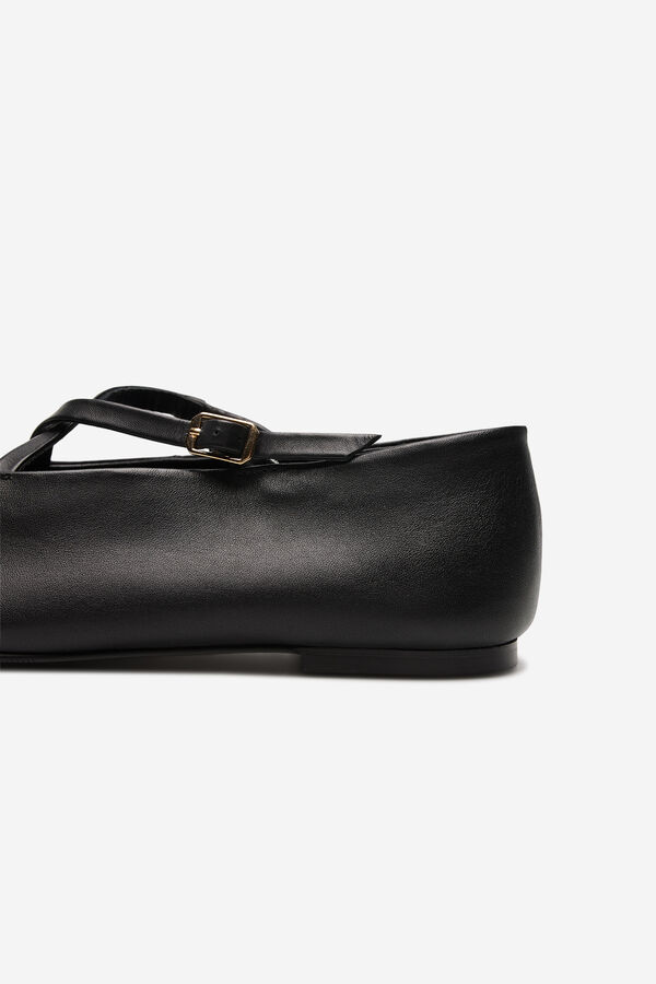 Cortefiel Crossed leather ballerina Black
