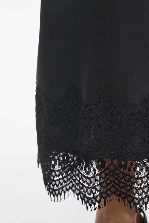 Vila Saia midi acetinada em renda Preto
