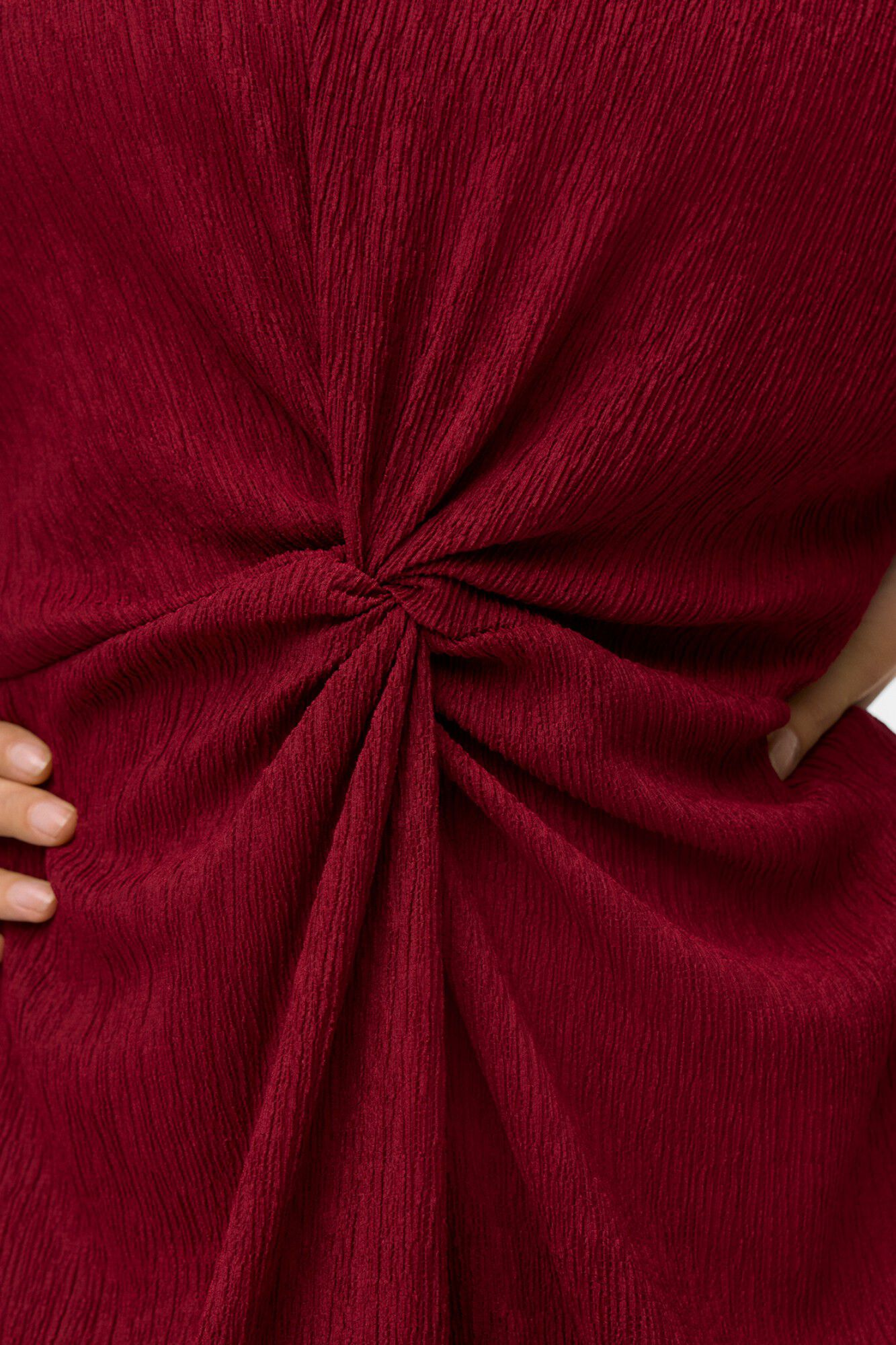 Vero Moda Curve Vestido midi com n&oacute; na frente