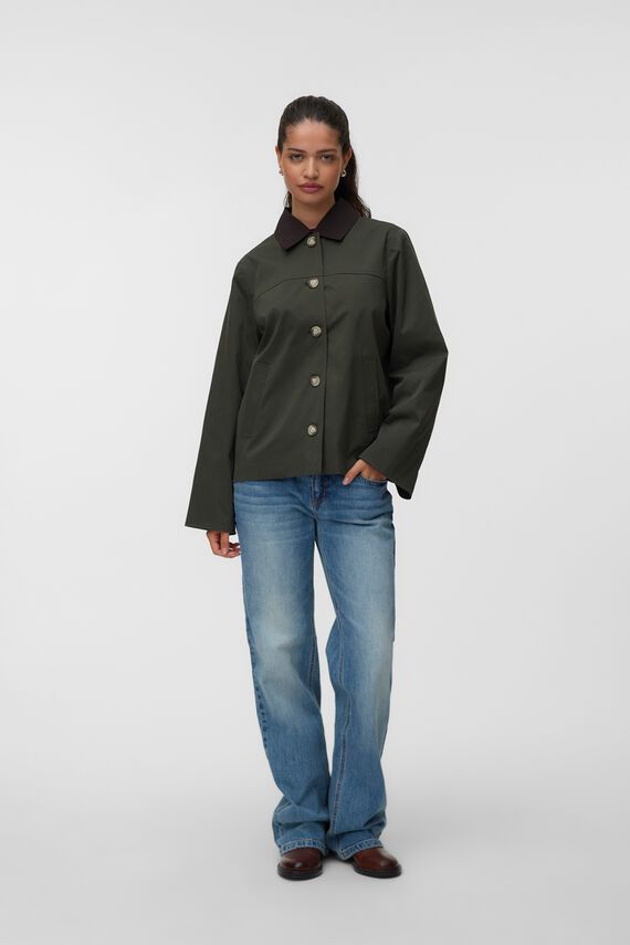 Gabardina con suello a contraste