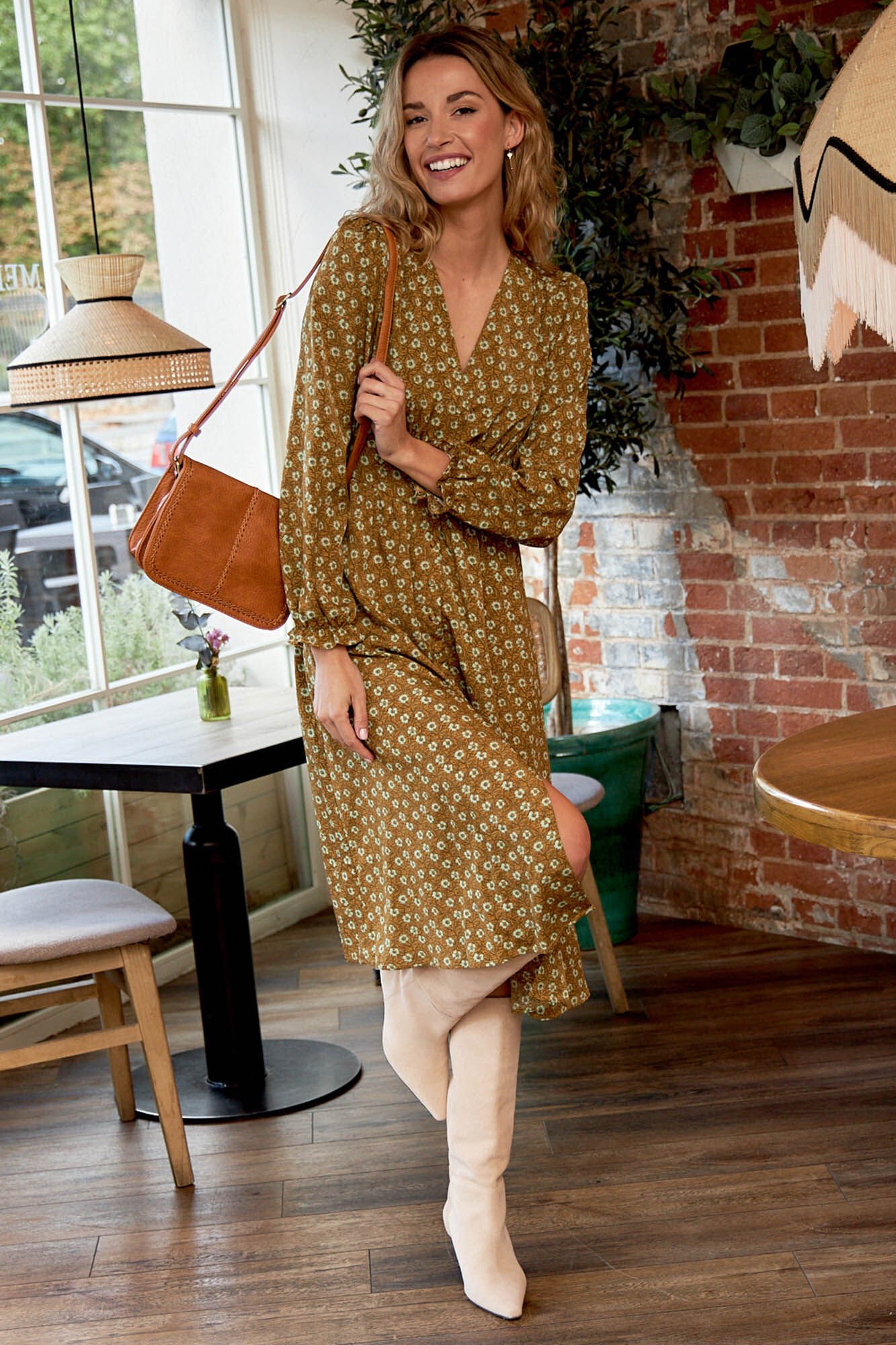 Long floral dress Women s dresses and jumpsuits Cortefiel