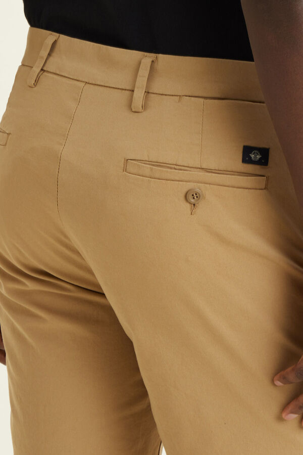 Dockers Bermuda moderna slim Tostado