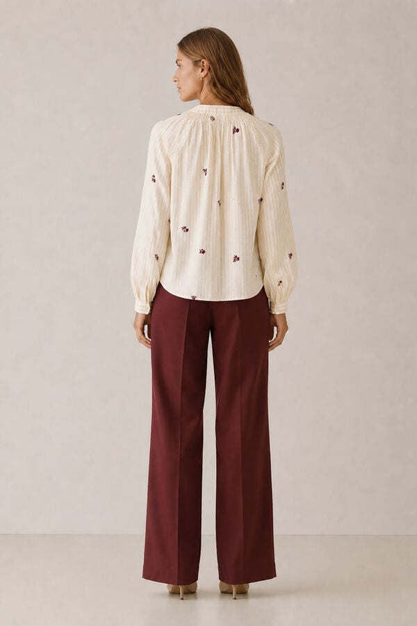 Vila Blusa fluida com bordados florais Tostado