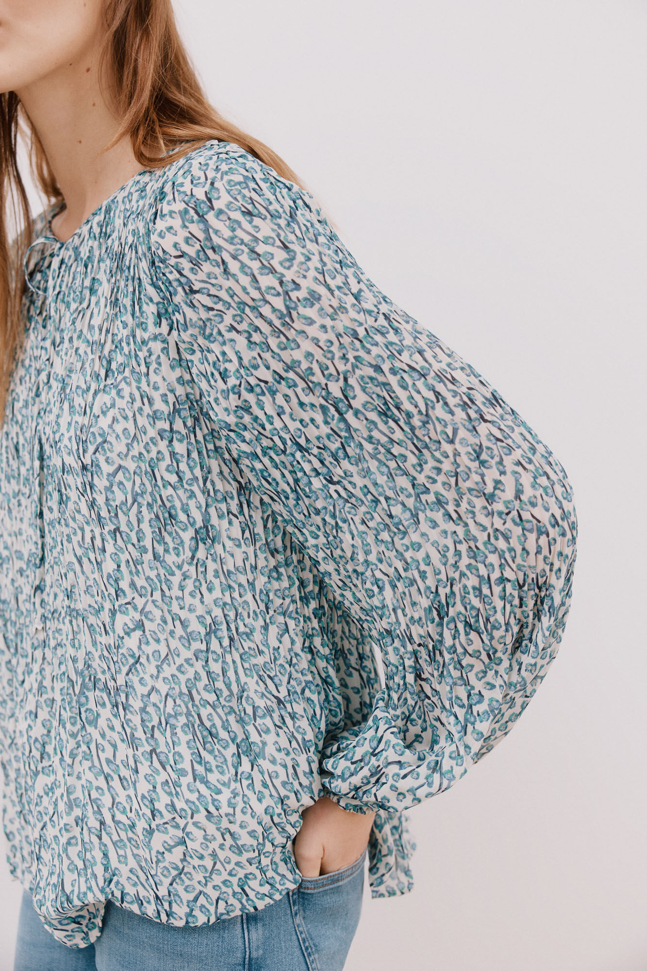 Cortefiel Blusa plissada com decote em bico